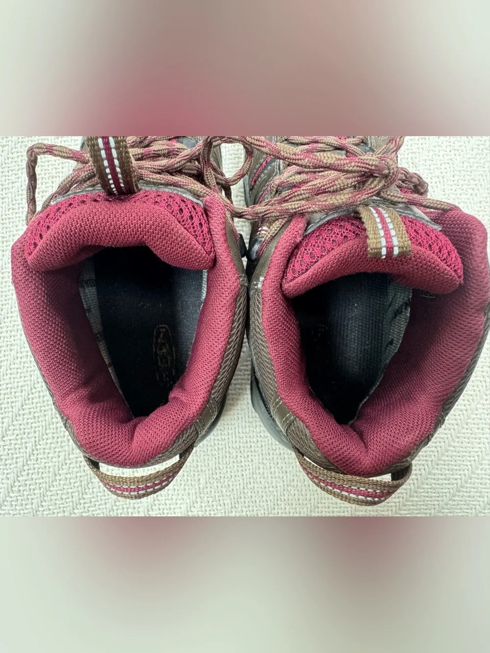 KEEN Women's Sz 7 Burgundy and Brown Hiking Shoes